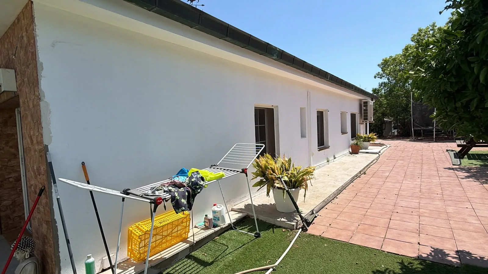 Reforma de patio y fachada en Vallirana (antes)