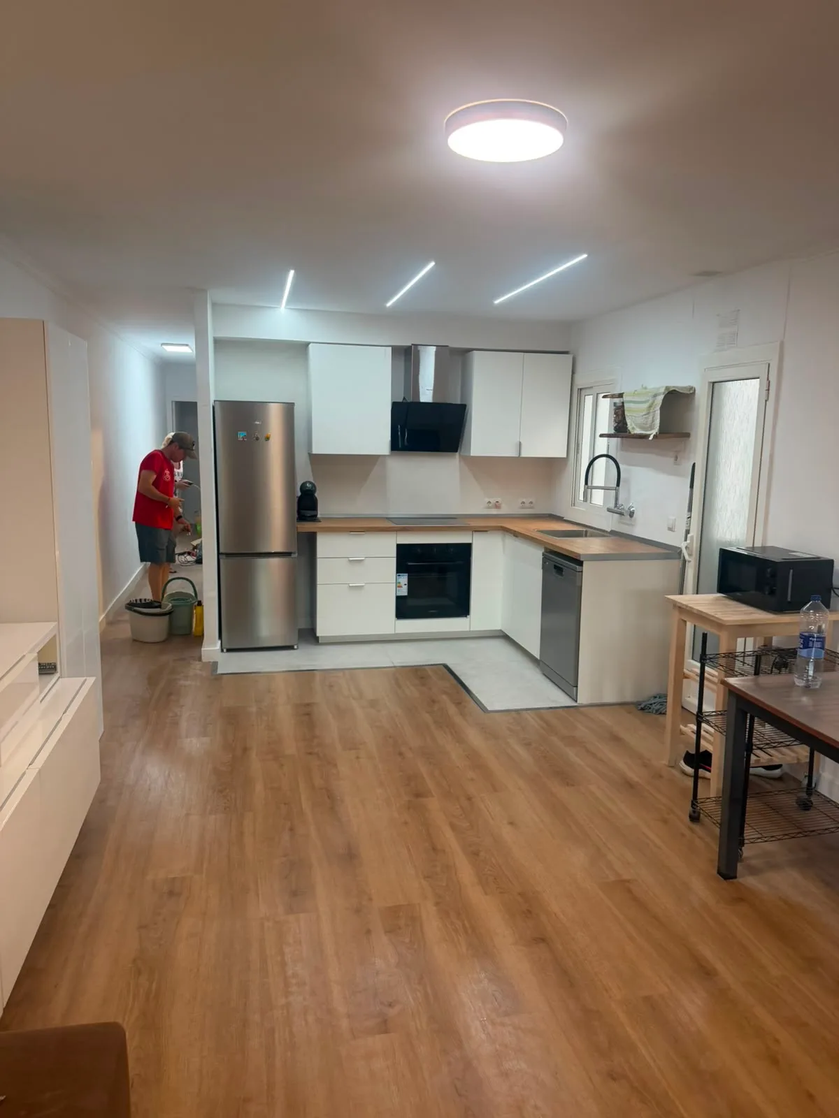 Reforma de piso completo con baño y cocina en Badalona (durante)
