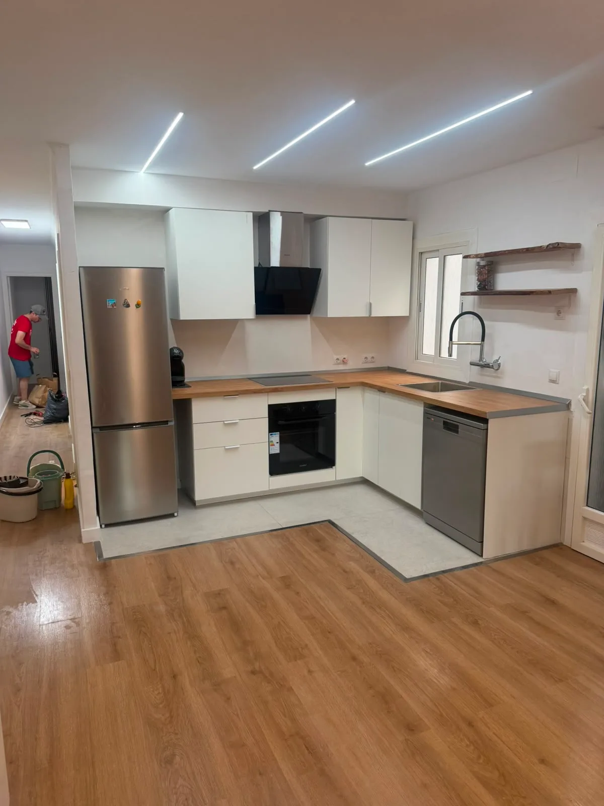 Reforma de piso completo con baño y cocina en Badalona